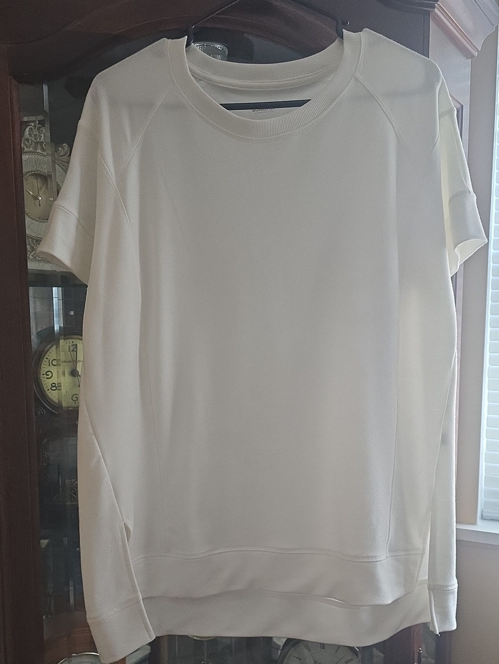 Women's White Short-Sleeve Pullover Shirt